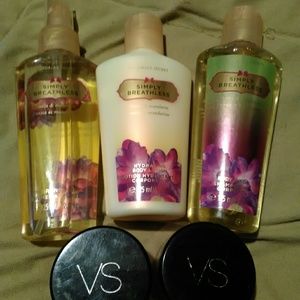 V.S. 3-piece simply breathless w/ 2 shimmers